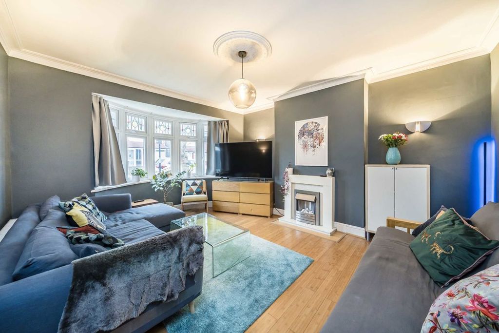 Property photo 2 of 8