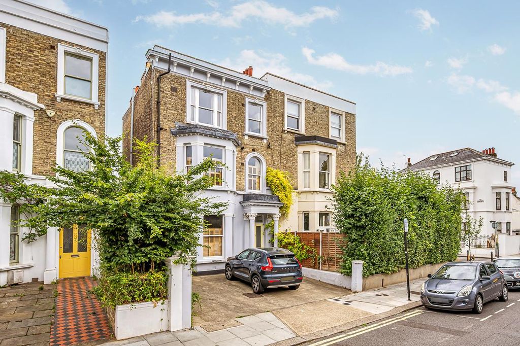 Property photo 1 of 11 Fff - 25 Boscombe Road-2.Jpg
