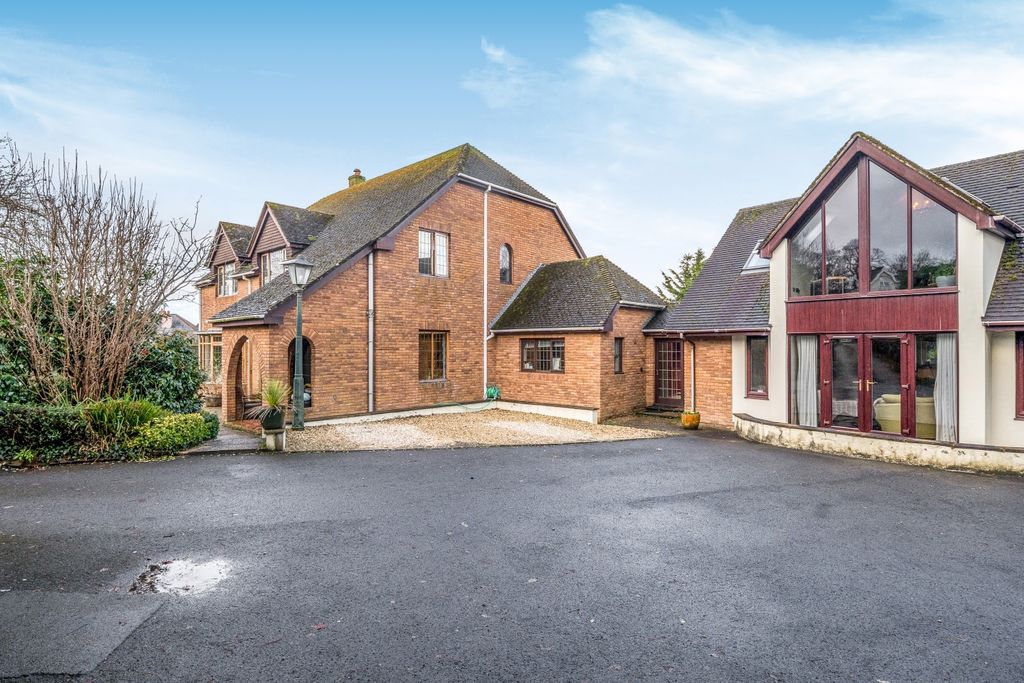 Property photo 2 of 44 3