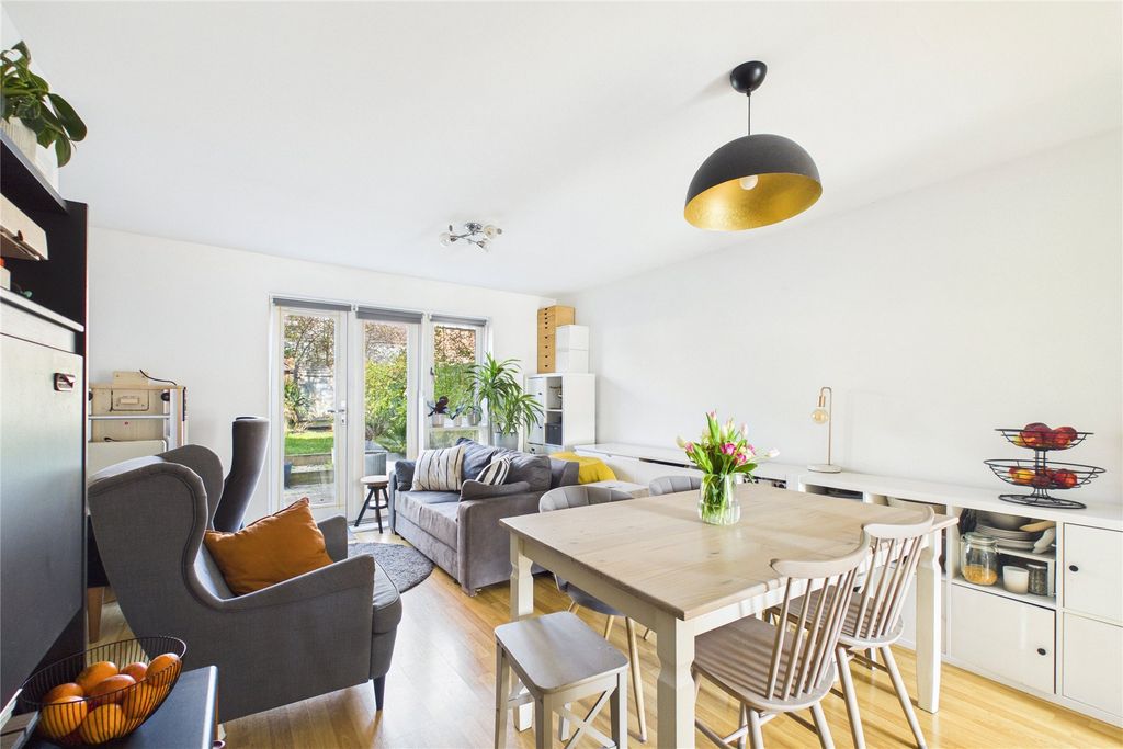 Property photo 2 of 9 Picture No. 15