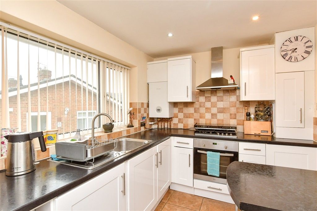 Property photo 2 of 10 Kitchen