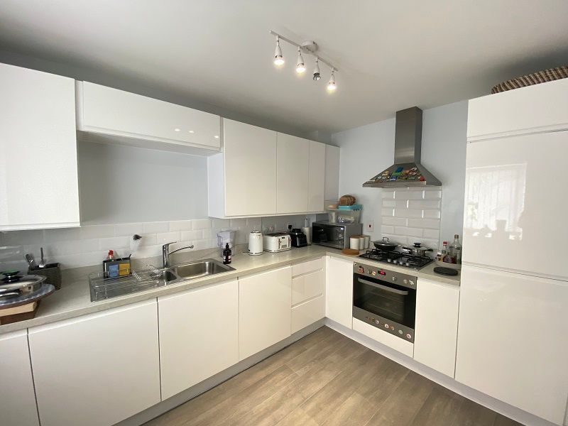 Property photo 3 of 9 Kitchen