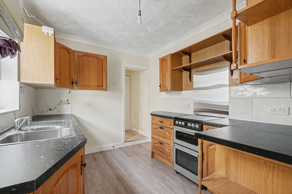 Property photo 2 of 23