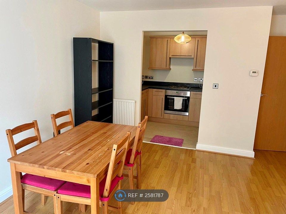Property photo 2 of 8 Living/ Dinning Room