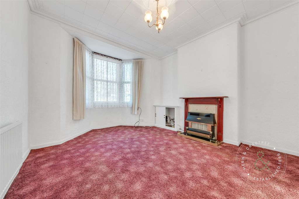 Property photo 2 of 23 Cardiff-Road-12.Jpg