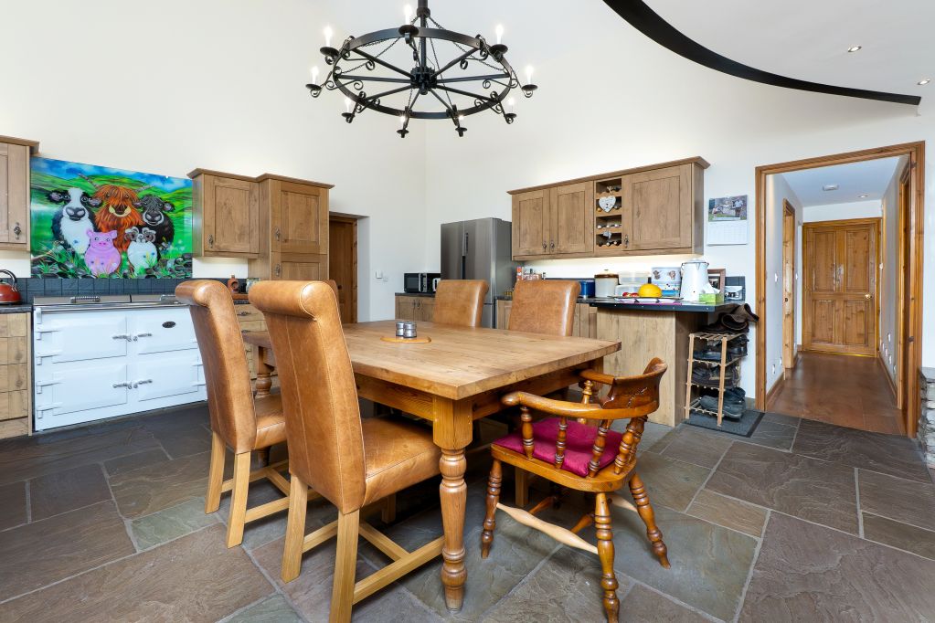 Property photo 3 of 19 Dining Area