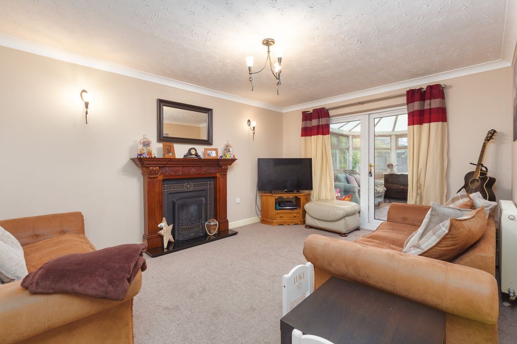 Property photo 2 of 20