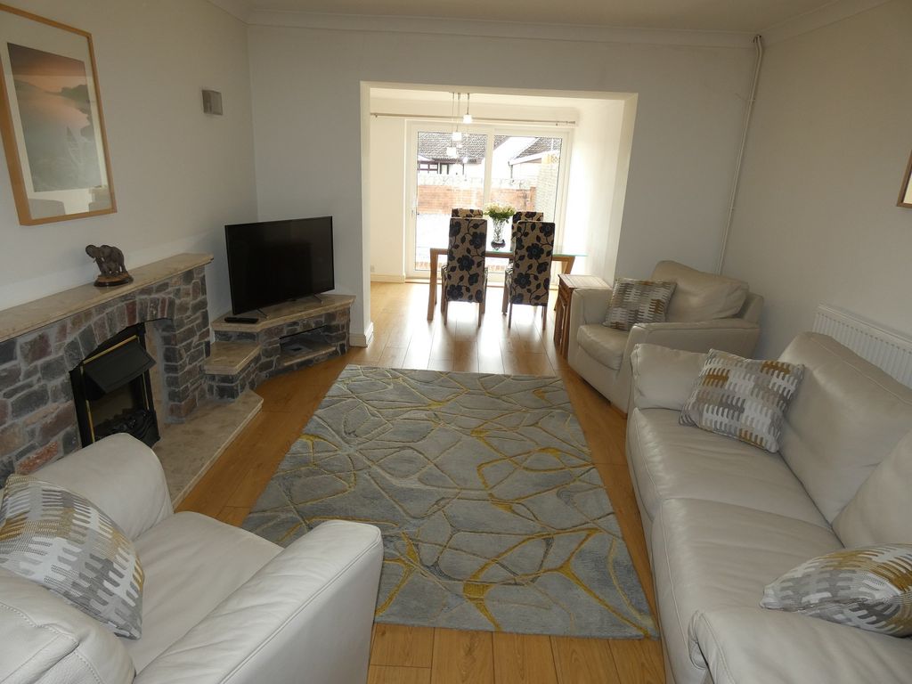 Property photo 2 of 14 Lounge