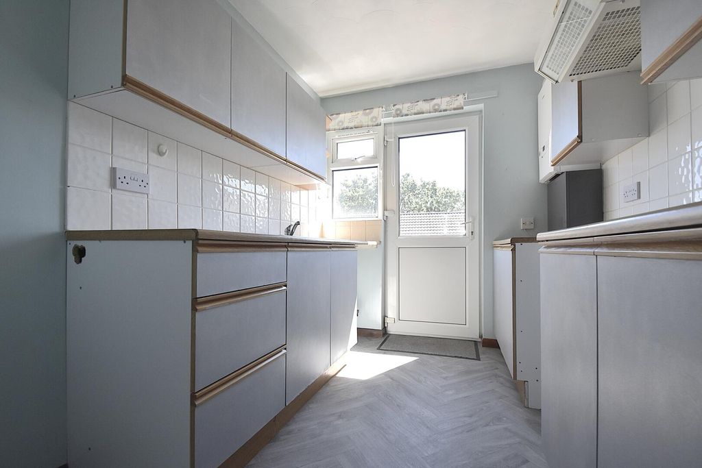 Property photo 2 of 7 Kitchen