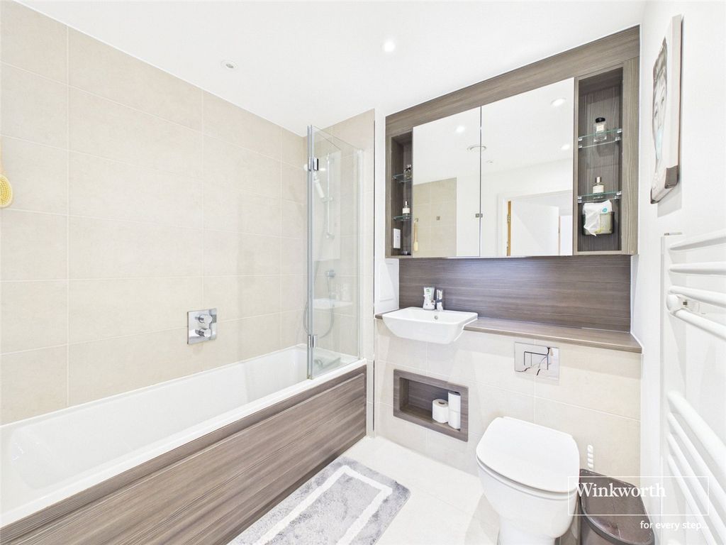 Property photo 3 of 13 Bathroom
