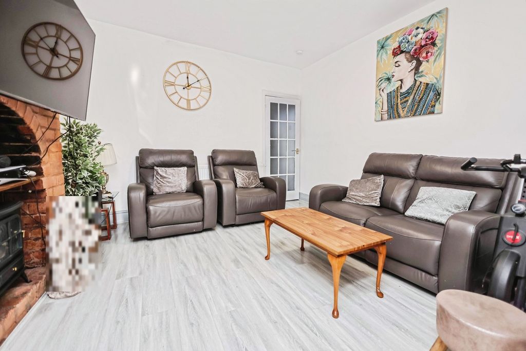 Property photo 3 of 21 Pbox-Img.Jpg