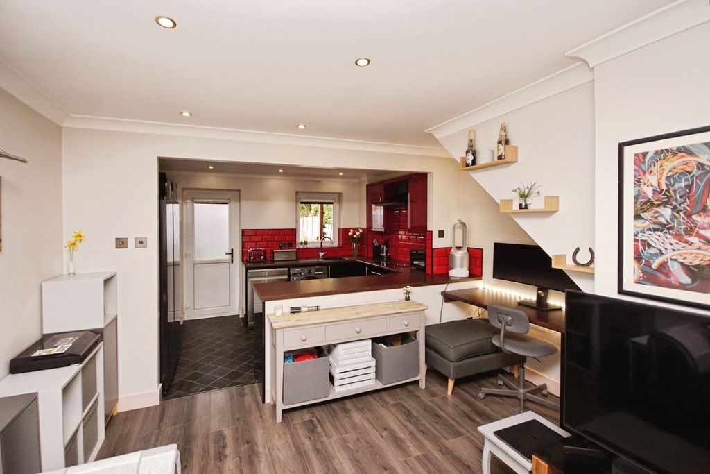 Property photo 3 of 12