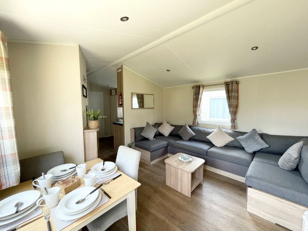 Property photo 1 of 11 Willerby Lymington 2018 Car0060615 82034147.Jpeg