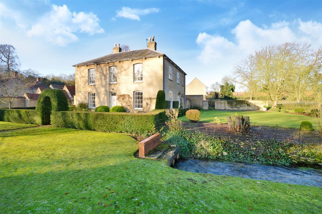 Property photo 1 of 16 Front