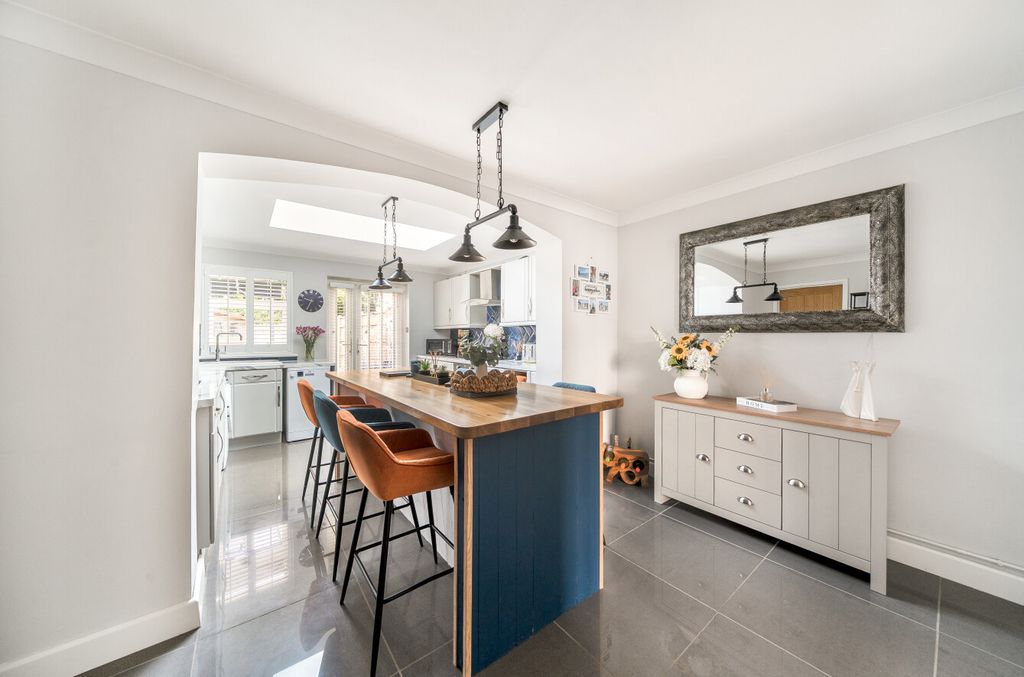 Property photo 3 of 15 1467854-11-6A1969...