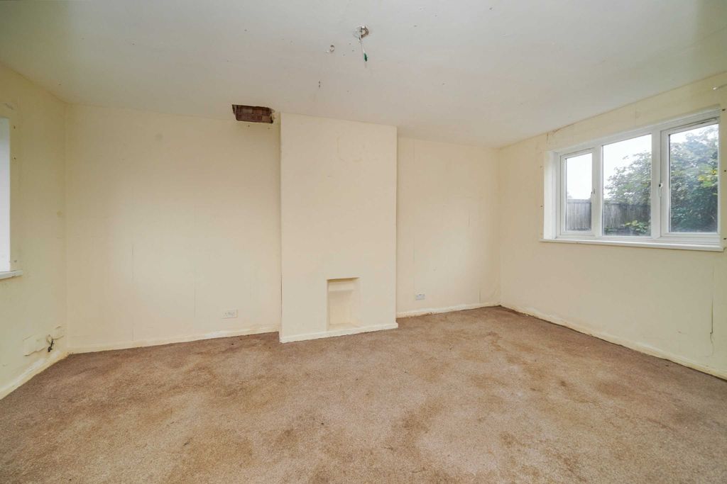 Property photo 3 of 20 15 Monarch Close, Feltham Tw14 8Bb