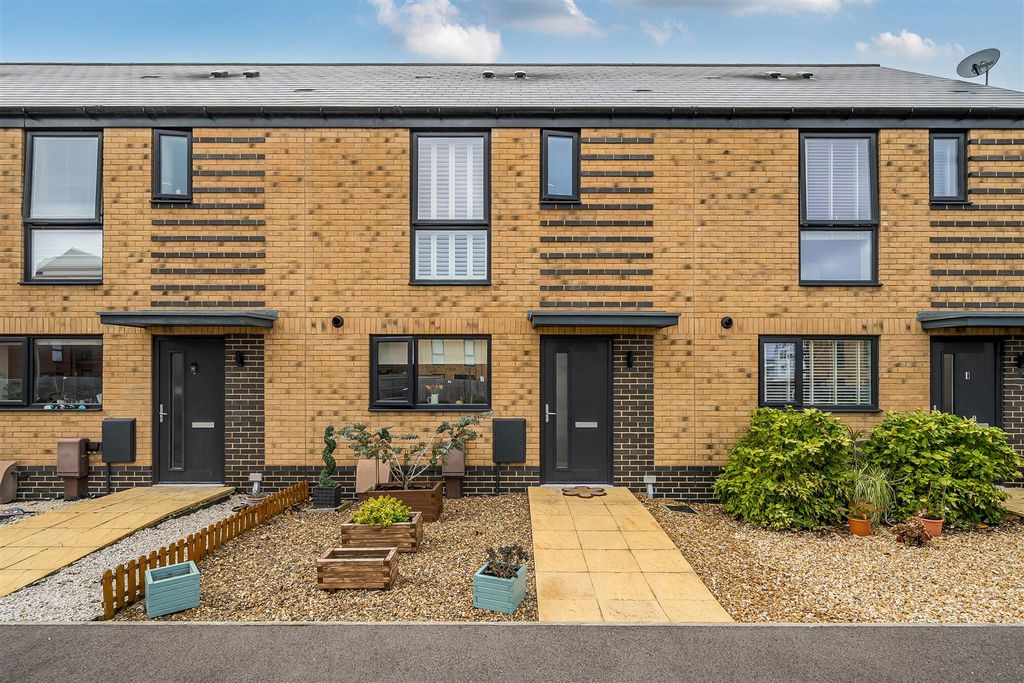 Property photo 1 of 21 Front