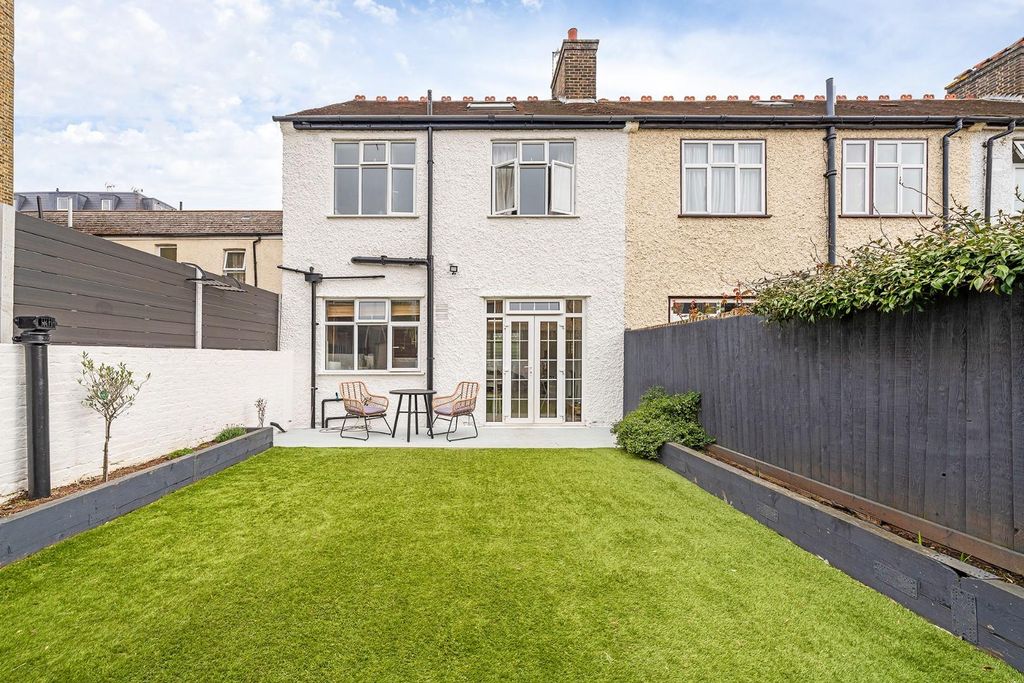 Property photo 3 of 18 Garden (2).Jpg