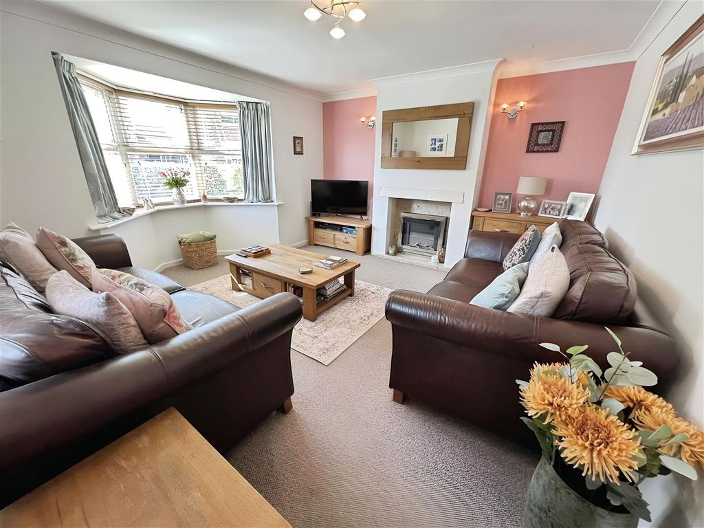 Property photo 3 of 22 Sitting Room
