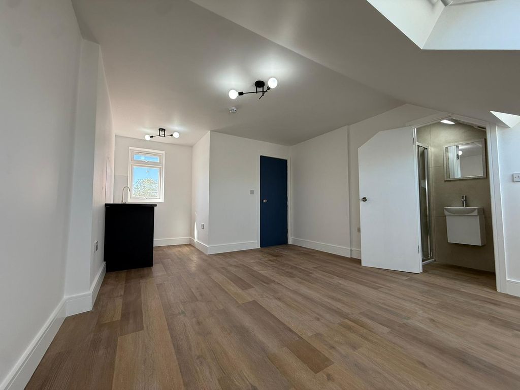 Property photo 2 of 29