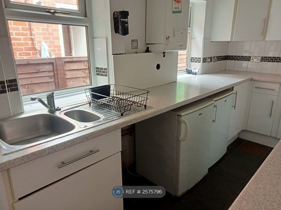 Property photo 2 of 6 Kitchen