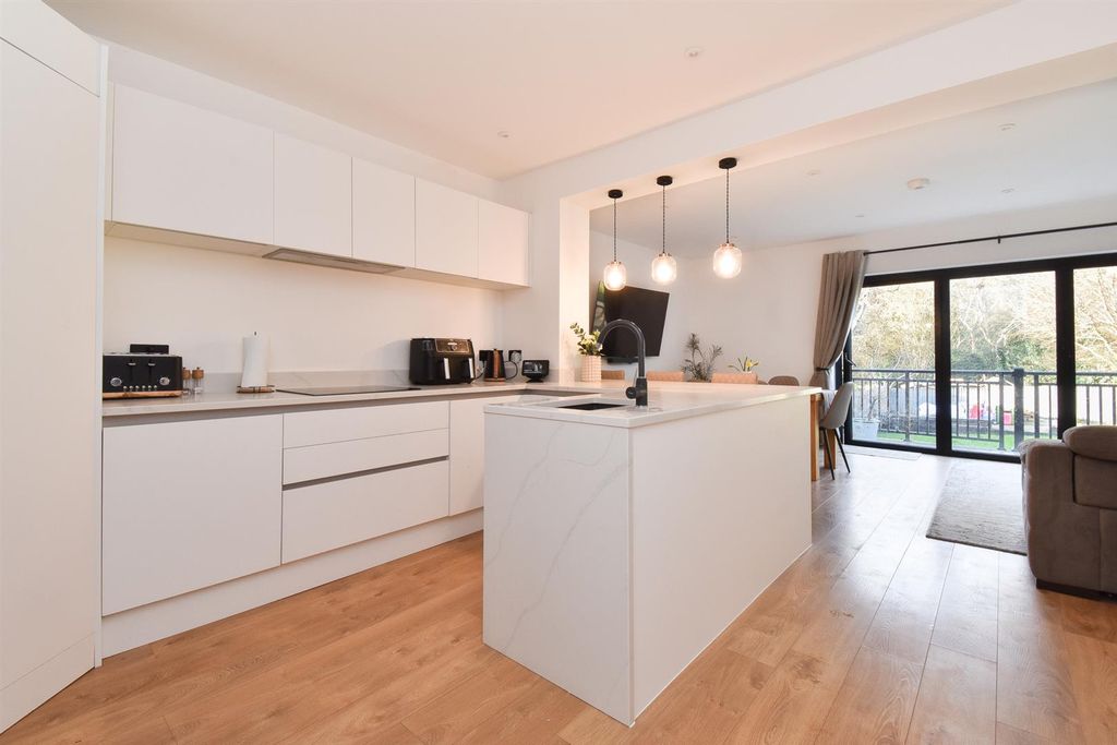 Property photo 2 of 24 Kitchen