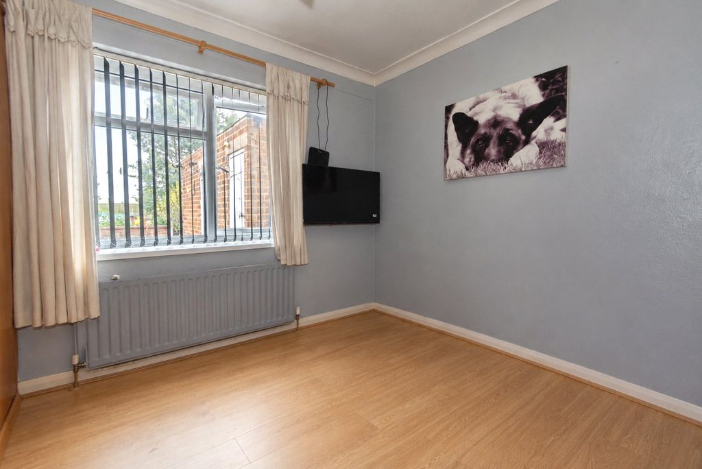 Property photo 3 of 14 Dining Room