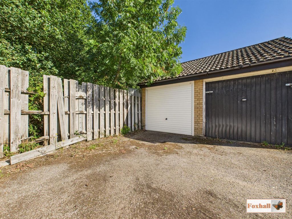Property photo 2 of 17 Garage