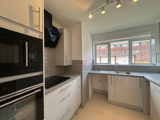 Property photo 2 of 6 Kitchen