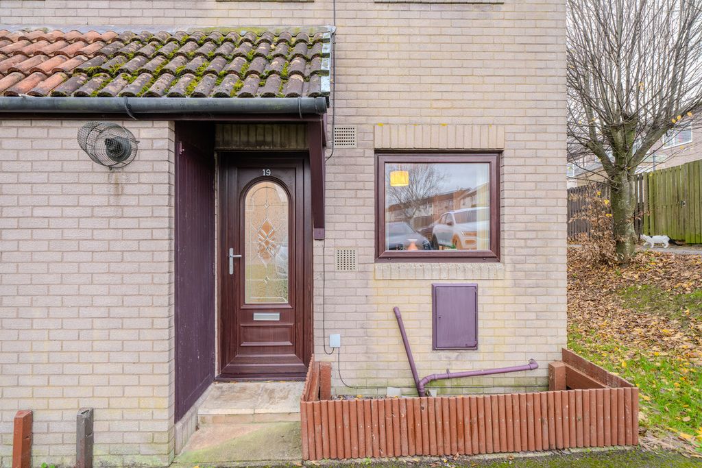 Property photo 2 of 20