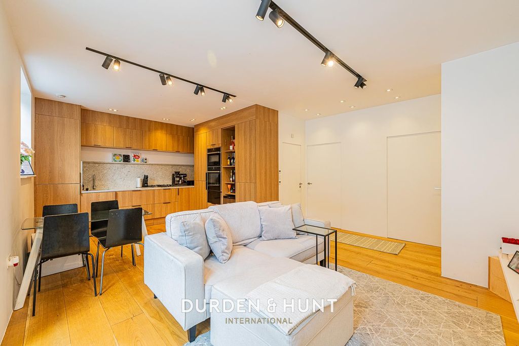 Property photo 3 of 12 Mayfair-12.Jpg