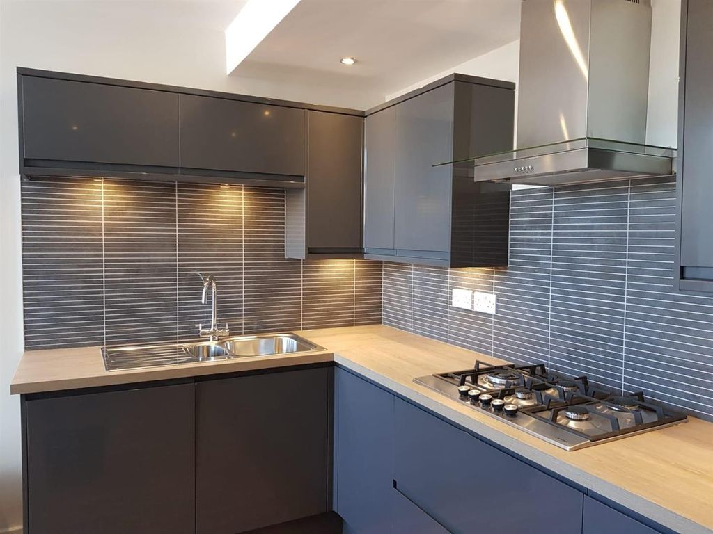 Property photo 1 of 5 Approach