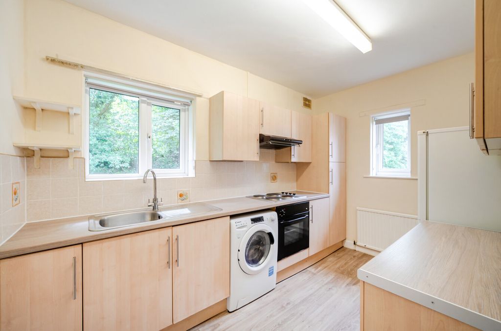 Property photo 2 of 11 Kitchen