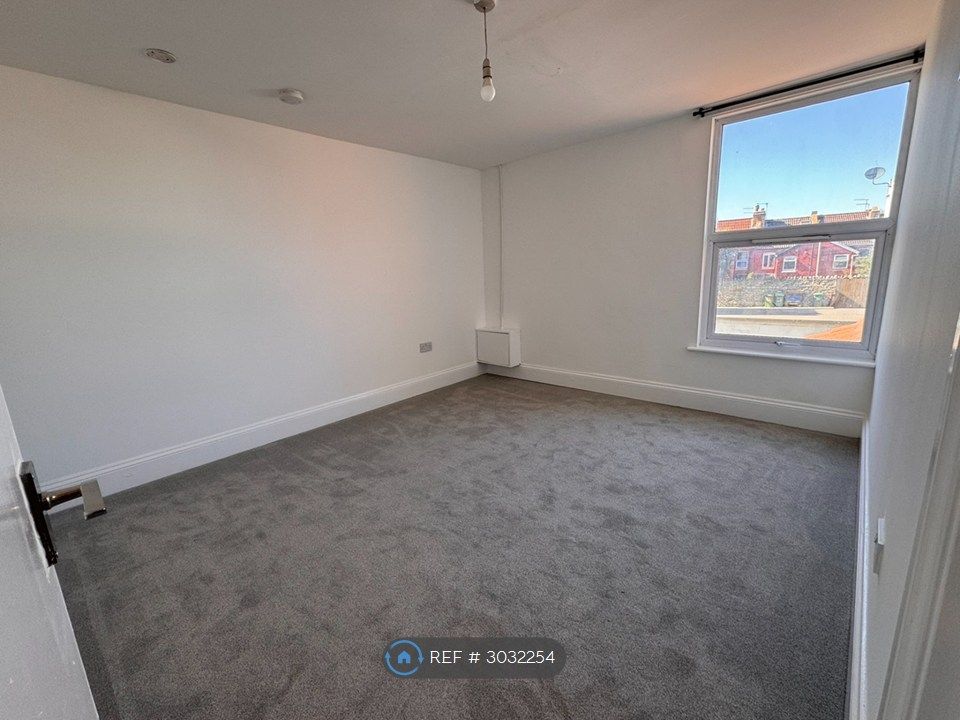 Property photo 2 of 5 Bedroom