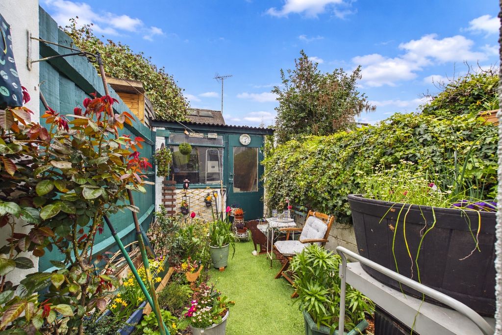 Property photo 2 of 8 Picture No. 11