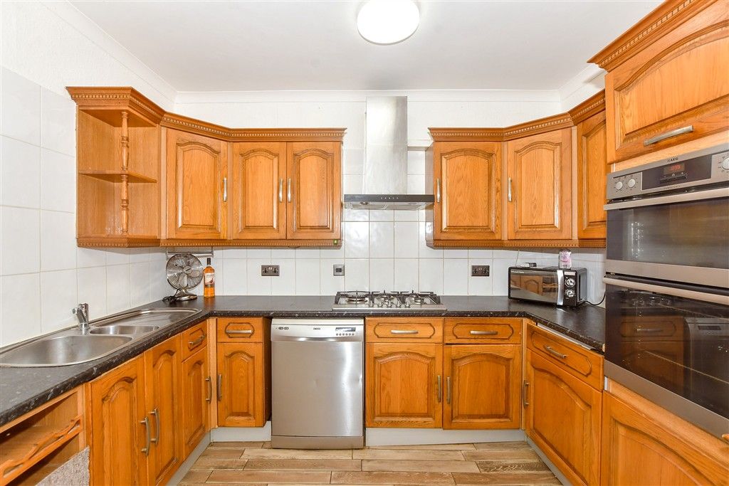 Property photo 3 of 8 Kitchen