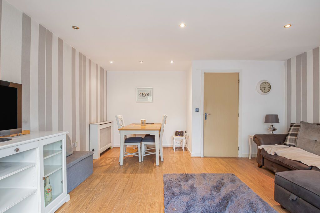 Property photo 3 of 18 Living Room