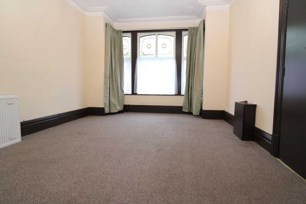 Property photo 2 of 6 Lounge