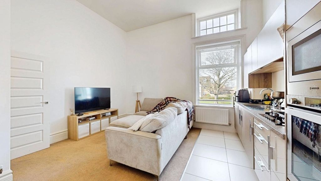 Property photo 3 of 7 Pbox-Img.Jpg