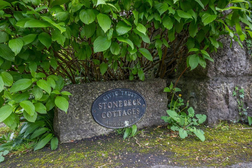 Property photo 2 of 24