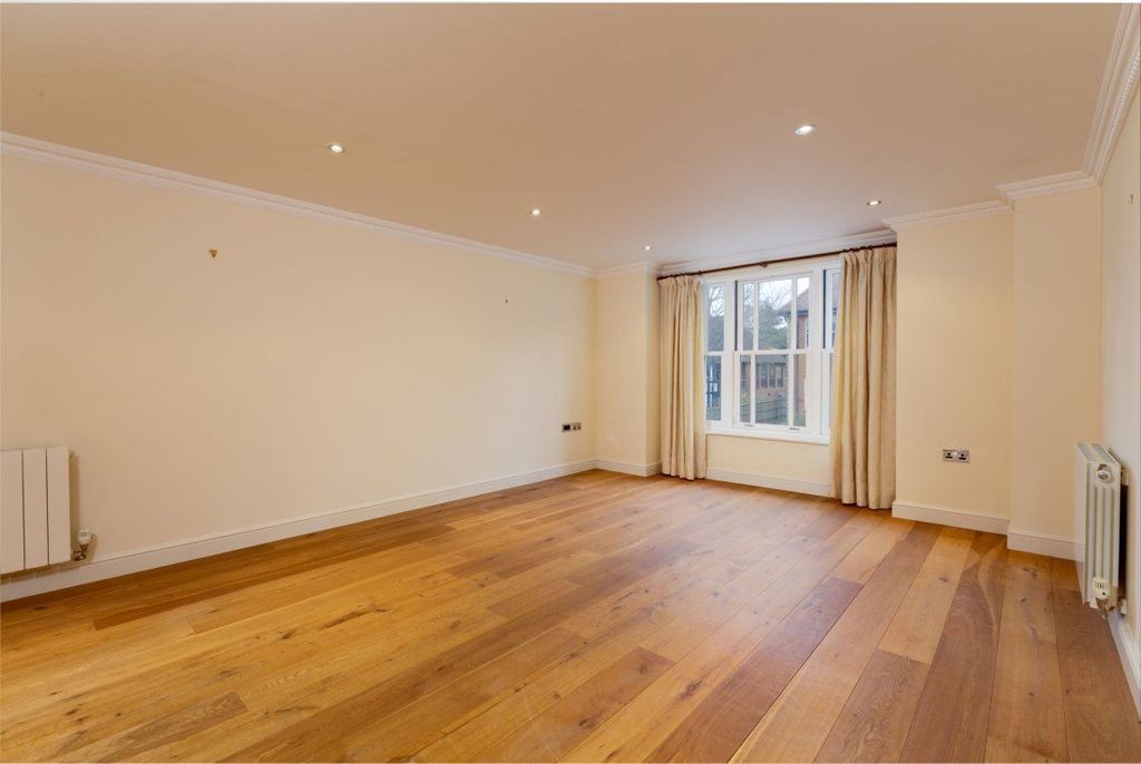 Property photo 3 of 8