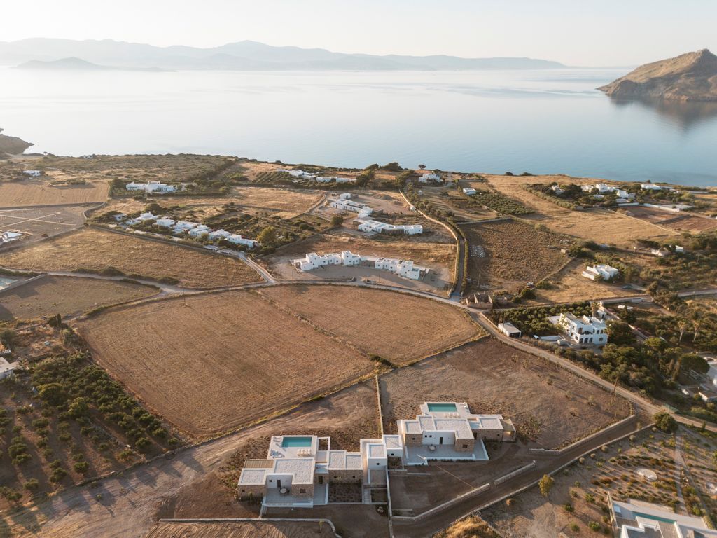 Property photo 2 of 27