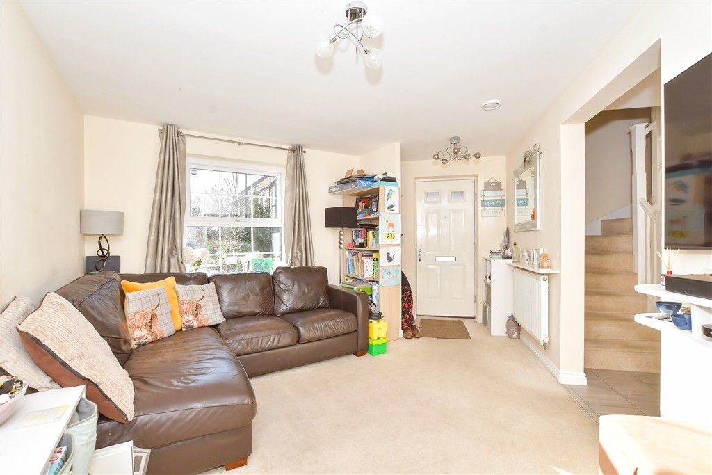 Property photo 3 of 11 Lounge