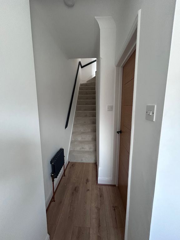 Property photo 3 of 28 Entrance Hall