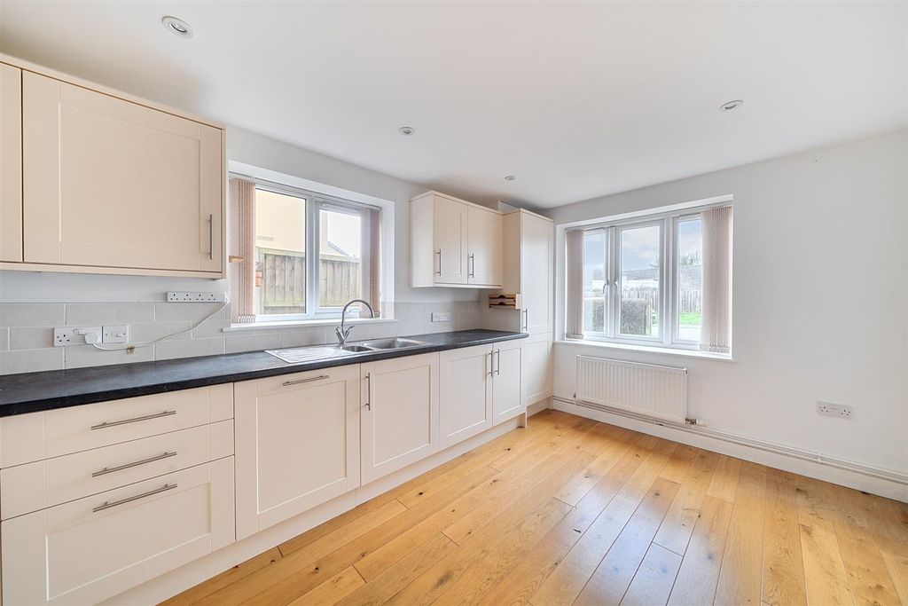 Property photo 3 of 16 Kitchen