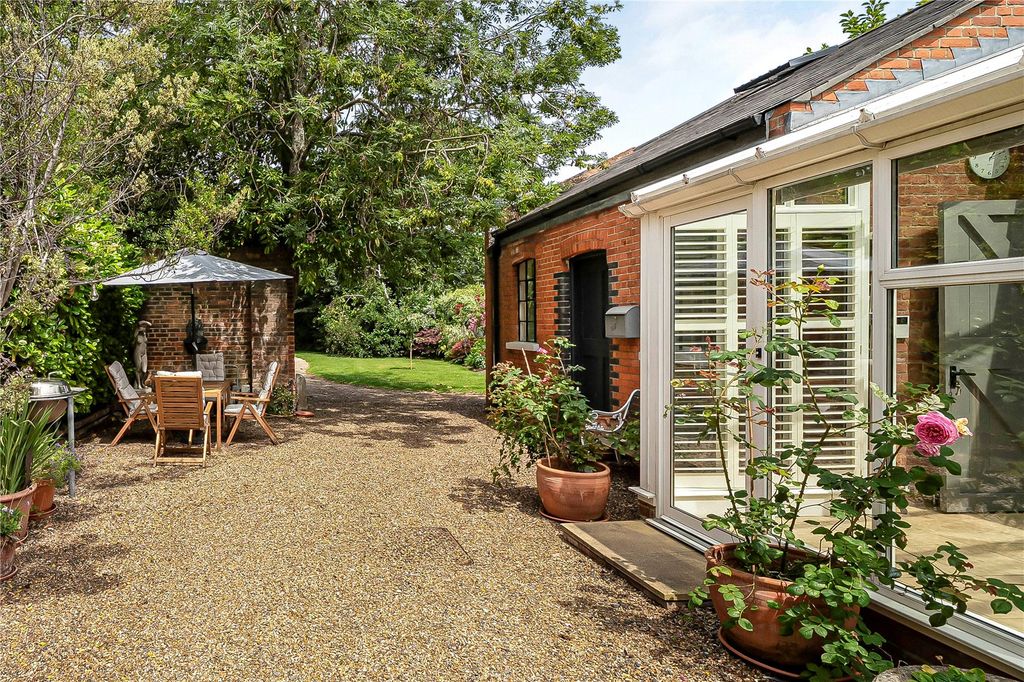 Property photo 1 of 12 Garden
