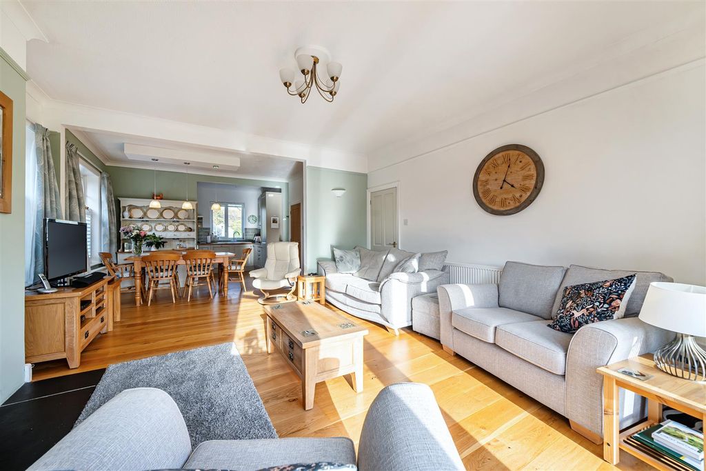 Property photo 3 of 29 Sitting/Dining Room