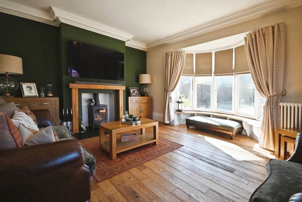 Property photo 3 of 32