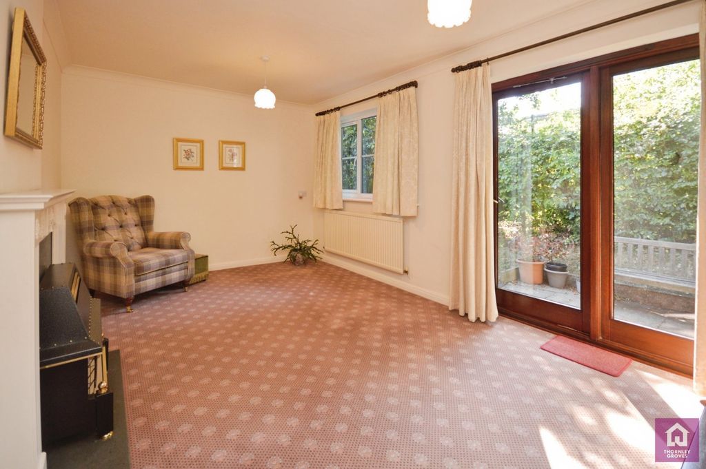 Property photo 2 of 13 Lounge