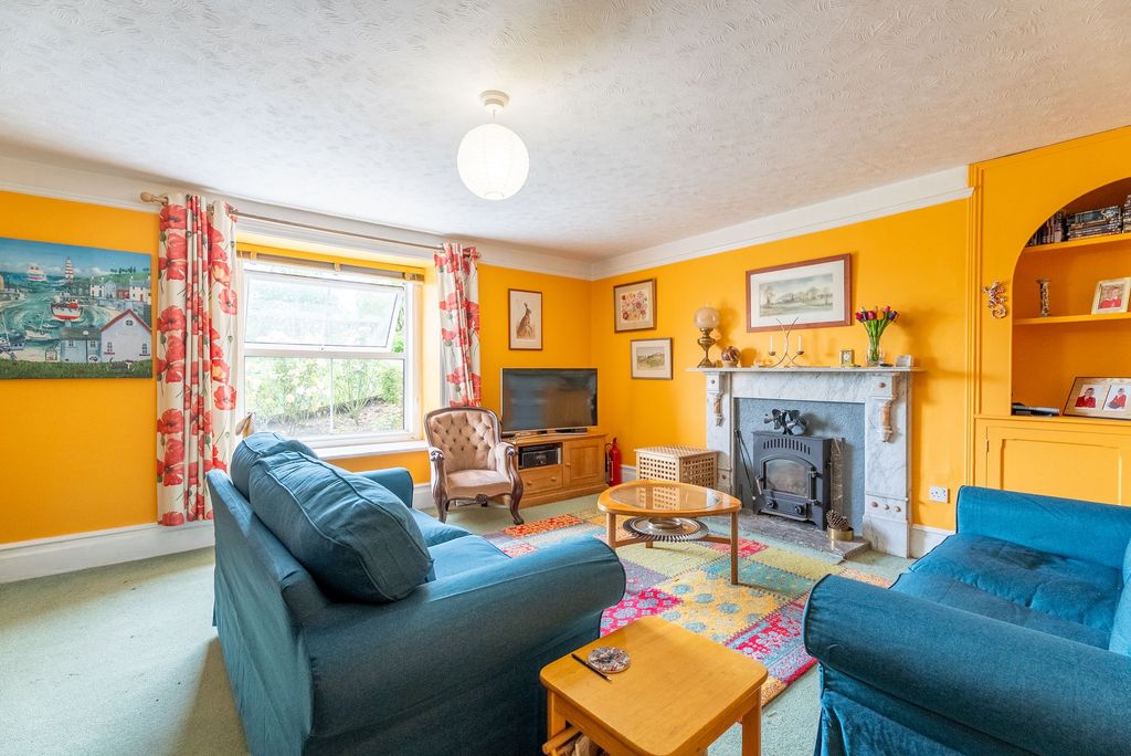 Property photo 2 of 39